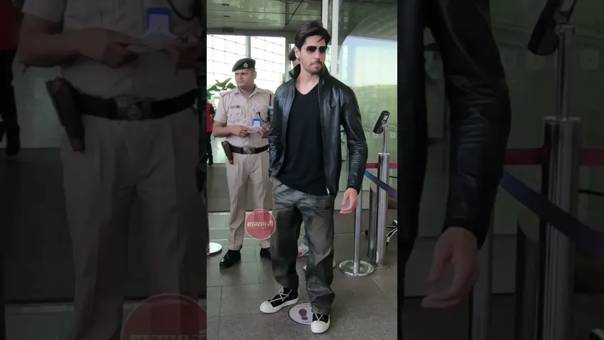 Bollywood Actor Sidharth Malhotra Spotted At Mumbai Airport