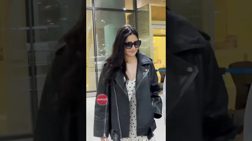 Katrina Kaif with sister spotted at airport 💃✈️🤩 #katrinakaif