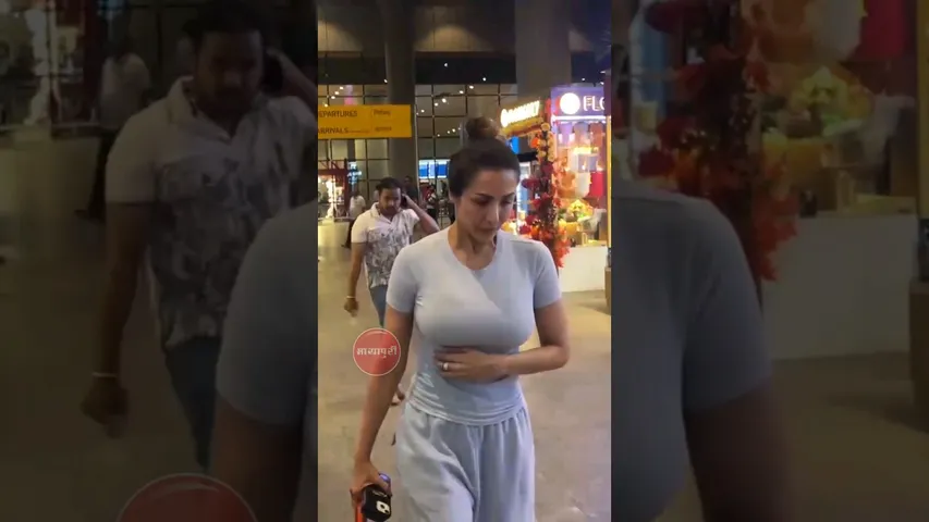 Malaika Arora Papped Getting Out Of The Airport In Her Gym Wear #shorts #malaikaarora #bollywoodnews
