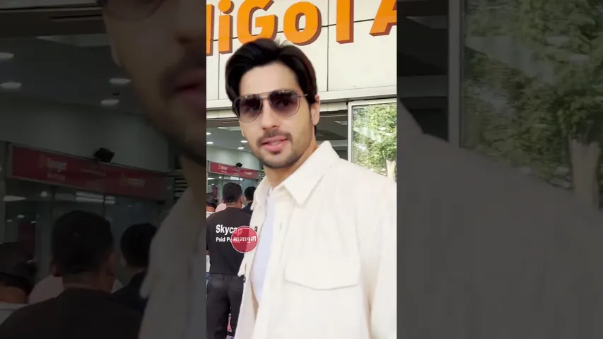 Siddharth Malhotra spotted at airport