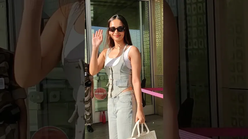 Manushi Chillar Looks Stunning While Heading Towards The Airport #shorts #manushichhillar #trending