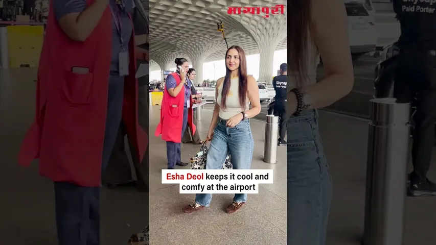 Esha Deol spotted at Mumbai Airport