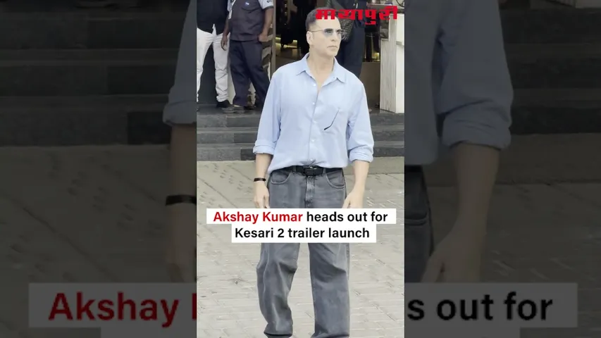 Actor Akshay Kumar spotted on Airport for Kesari 2