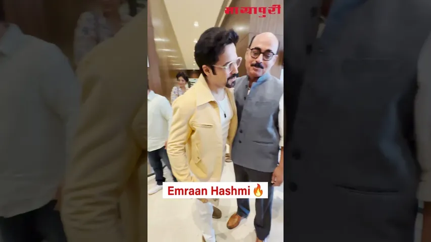 The ever-suave Emraan Hashmi making a stylish entrance at the trailer launch event.