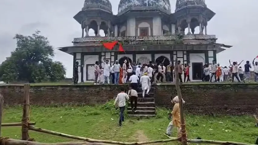 UP FATEPURA TOMB
