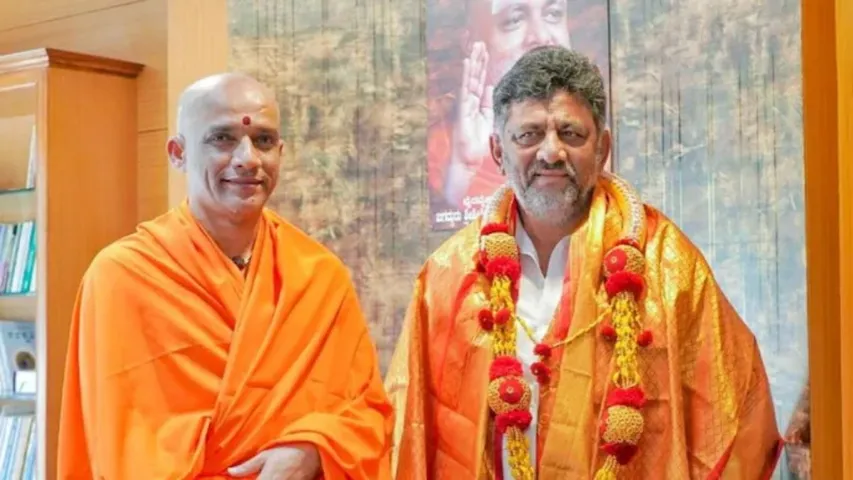 Nirmalananda swamiji wishes dks should become cm