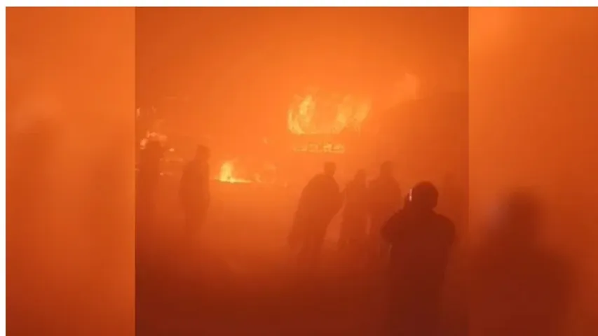 ACCIDENT AND VEHICLES CATCHES FIRE IN AGRA HIGHWAY