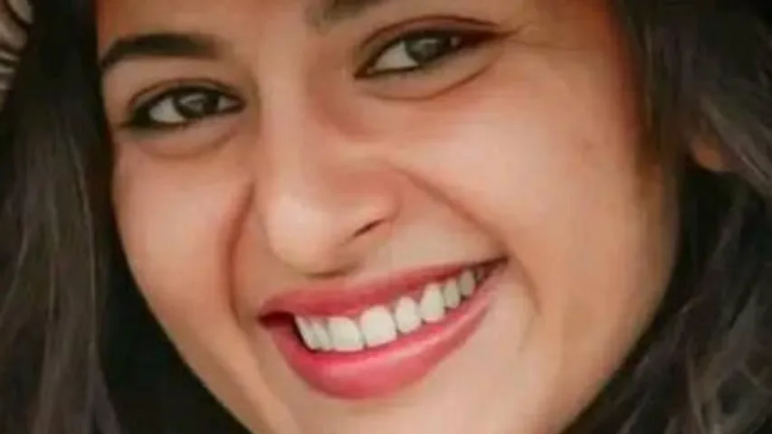 ಹಲ್ಲುಗಳು ಫಳಫಳ ಹೊಳಿಬೇಕಂತ ಅಪ್ಪಿತಪ್ಪಿಯೂ ಈ ತಪ್ಪು ಮಾಡ್ಬೇಡಿ.. ಈ ಟಿಪ್ಸ್ ಪಾಲಿಸಿ..!