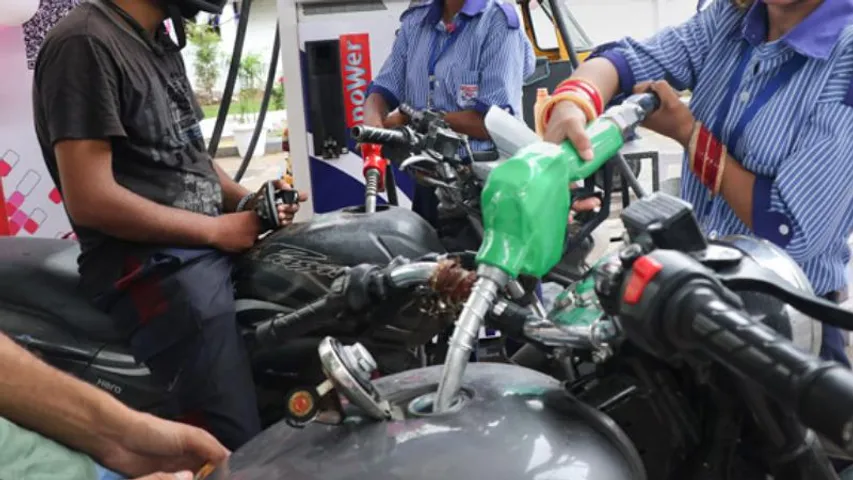 ಪೆಟ್ರೋಲ್, ಡೀಸೆಲ್​ ಬೆಲೆ ಏರಿಕೆ ಯಾವಾಗಿನಿಂದ..? ಸಂಜೆಯಿಂದಲೇ ಸುಲಿಗೆಗೆ ನಿಂತ ಬಂಕ್​ಗಳು