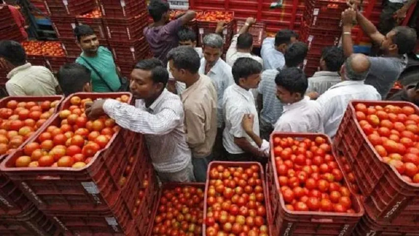 ಪೆಟ್ರೋಲ್​​, ಡೀಸೆಲ್​​, ಬಿಯರ್​​, ಬಿರಿಯಾನಿಗಿಂತ ದುಬಾರಿಯಾದ ಟೊಮ್ಯಾಟೋ; 1 ಕೆಜಿಗೆ ಎಷ್ಟು..?