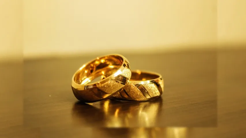 Gold Rate: ನಿನ್ನೆಗಿಂತ ಕೊಂಚ ಇಳಿಕೆ ಕಂಡ ಬಂಗಾರ.. ಬೆಳ್ಳಿ ರೇಟ್​ ಎಷ್ಟಿದೆ ಗೊತ್ತಾ?