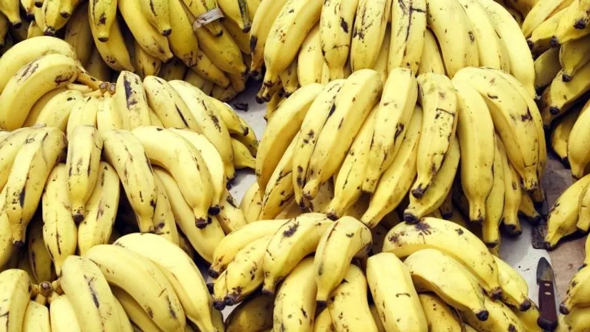 ಟೊಮ್ಯಾಟೋ ಆಯ್ತು, ಈಗ ಬಾಳೆ ಹಣ್ಣು ಸರದಿ.. ಮಾರುಕಟ್ಟೆಯಲ್ಲಿ ಬನಾನಾಗೆ ಭಾರೀ ಡಿಮ್ಯಾಂಡ್​ ಕಣ್ರಿ