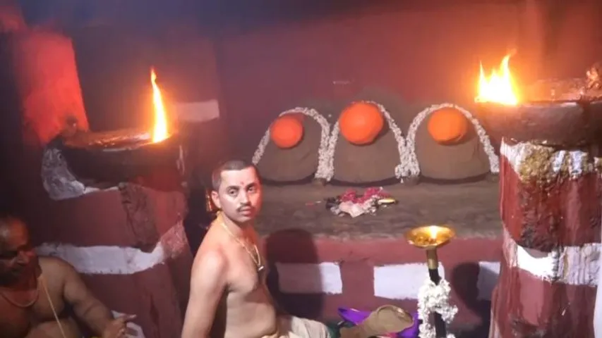 VIDEO: ಭಕ್ತರಿಗೆ ದರುಶನ ಕರುಣಿಸಿದ ಹಾಸನಾಂಬೆ; ಪ್ರತಿ ವರ್ಷದಂತೆ ಈ ಬಾರಿಯೂ ಪವಾಡದ ದರ್ಶನ