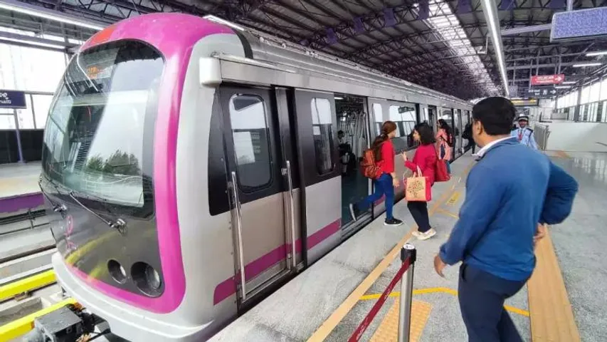 ನಮ್ಮ ಮೆಟ್ರೋದಲ್ಲಿ ಮಹಿಳೆಯರನ್ನು ಚುಡಾಯಿಸಿದ್ರೆ ಬರೋಬ್ಬರಿ ₹10 ಸಾವಿರ ದಂಡ; ಇದು ಓದಲೇಬೇಕಾದ ಸ್ಟೋರಿ