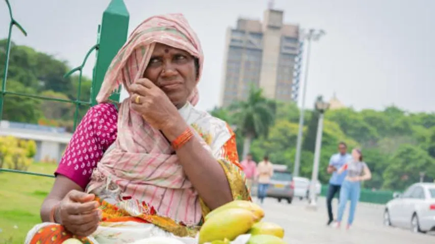 ನೆತ್ತಿ ಸುಡೋ ಸೂರ್ಯನ ಬಿಸಿಲಿನ ಭರಾಟೆ; ಬಿಸಿ ಗಾಳಿಗೆ ಕರ್ನಾಟಕದ ಜನ ತತ್ತರ