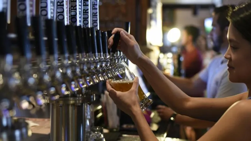 ಎಣ್ಣೆ ಪ್ರಿಯರಿಗೆ ಇದು ಬೇಸರದ ಸುದ್ದಿ.. ಈ ವಿಚಾರಕ್ಕೆ ಎಚ್ಚರಿಕೆ ಕೊಟ್ಟ ಅಬಕಾರಿ ಇಲಾಖೆ..!