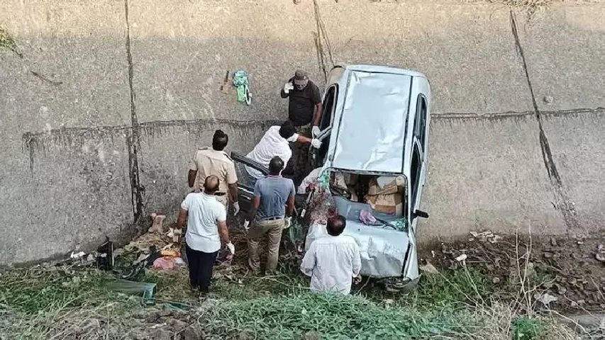 ಕಾಲುವೆಗೆ ಉರುಳಿ ಬಿದ್ದ ಕಾರು; 6 ಜನರು ಸಾವು, ಓರ್ವ ಮಹಿಳೆ ಗಂಭೀರ