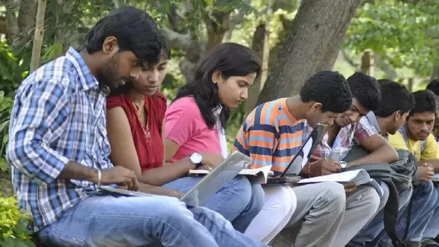 ಪಿಯುಸಿ ಪಾಸಾಗಿದ್ರೆ ಸಾಕು ಸಿಗುತ್ತೆ ಸರ್ಕಾರಿ ಕೆಲಸ; ಅಬ್ಬಬ್ಬಾ! ಸಂಬಳ ಬರೋಬ್ಬರಿ 80 ಸಾವಿರ