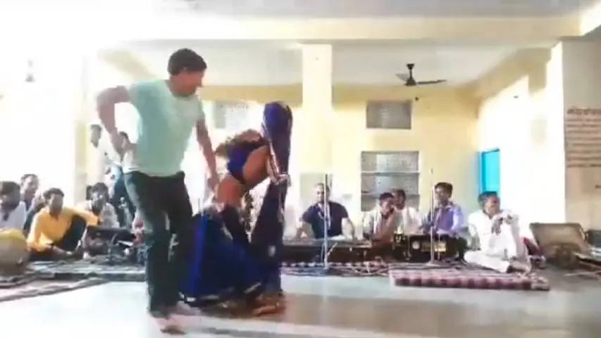 ಡ್ಯಾನ್ಸ್​ ಮಾಡುತ್ತಿರುವಾಗ ಹೃದಯಾಘಾತಕ್ಕೆ ಶಿಕ್ಷಕ ಬಲಿ.. ಭಯಾನಕವಾಗಿದೆ ಈ ದೃಶ್ಯ