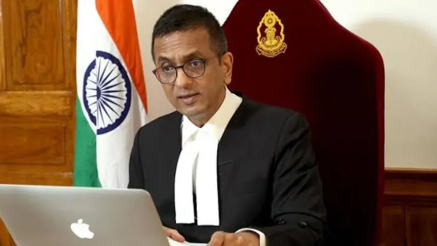 ನಿಮ್ಮಿಂದ ವಕೀಲರಿಗೆ ಮಾತ್ರ ಲಾಭ ; ವಿಚ್ಛೇದನ ಪ್ರಕರಣದಲ್ಲಿ ಮಹಿಳೆಗೆ ಸುಪ್ರೀಂಕೋರ್ಟ್ ನ್ಯಾಯಮೂರ್ತಿಗಳ ಸಲಹೆ