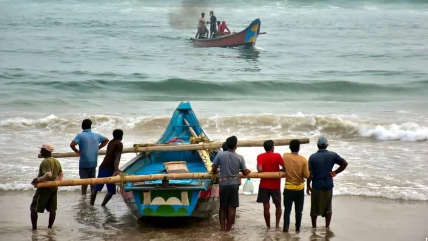 ಭಯ ಹುಟ್ಟಿಸಿದ ಡಾನಾ ಸೈಕ್ಲೋನ್; ನಿರಂತರ ಮಳೆಯ ನಡುವೆ ಮತ್ತೊಂದು ಎಚ್ಚರಿಕೆ..!