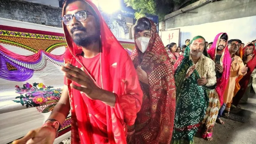 ನವರಾತ್ರಿಯಂದು ಅಹ್ಮದಾಬಾದ್​ನಲ್ಲಿ ಪುರುಷರು ಸ್ತ್ರೀ ವೇಷ ಹಾಕುವುದೇಕೆ; ಇದರ ಹಿಂದೆ ಇದೆ ಒಂದು ದುರಂತ ಇತಿಹಾಸ