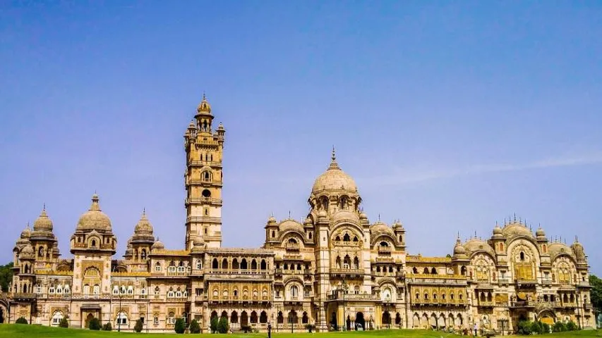 ಬರೋಬ್ಬರಿ 24000 ಕೋಟಿ; 170 ರೂಮ್​, ಗಾಲ್ಫ್​ ಕೋರ್ಸ್, ದರ್ಬಾರ್ ಹಾಲ್​… ಇದು ವಿಶ್ವದ ಅತ್ಯಂತ ದೊಡ್ಡ ಮನೆ!