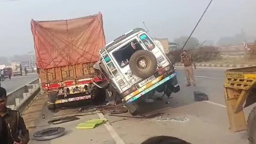 ಮಹಾಕುಂಭಮೇಳ ಮುಗಿಸಿ ಅಯೋಧ್ಯೆಗೆ ತೆರಳುವಾಗ ಭೀಕರ ಅಪಘಾತ; ಒಂದೇ ಕುಟುಂಬದ 5 ಮಂದಿ ಸಾವು!