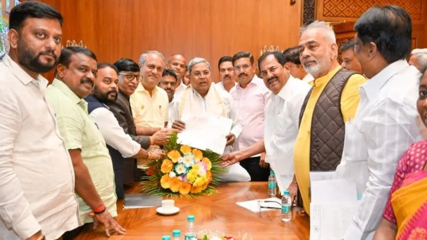 ತಮ್ಮ ಕ್ಷೇತ್ರಗಳಿಗೆ ಅನುದಾನ ಬಿಡುಗಡೆ ಮಾಡುವಂತೆ ವಿನಂತಿ.. ಸಿಎಂಗೆ ಮನವಿ ಪತ್ರ ಸಲ್ಲಿಸಿದ ಜೆಡಿಎಸ್​ ಶಾಸಕರು
