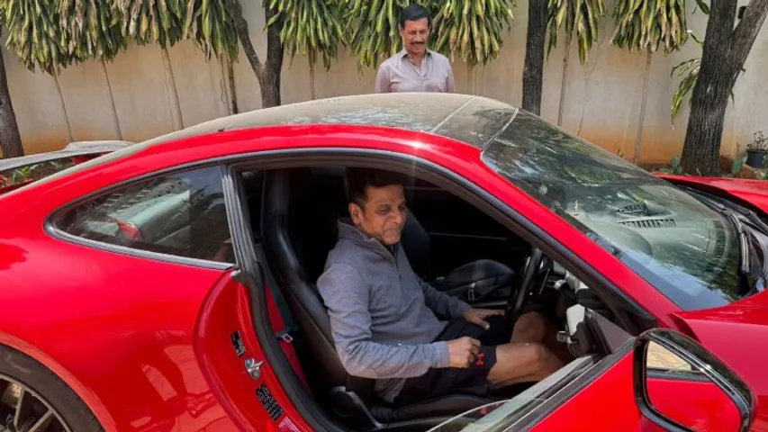 ಅಭಿಮಾನಿ ಆಸೆ ಈಡೇರಿಸಿದ ಹ್ಯಾಟ್ರಿಕ್ ಹೀರೋ; ಫೋರ್ಶೆ ಕಾರಲ್ಲಿ ಮಿಂಚಿದ ಶಿವಣ್ಣ