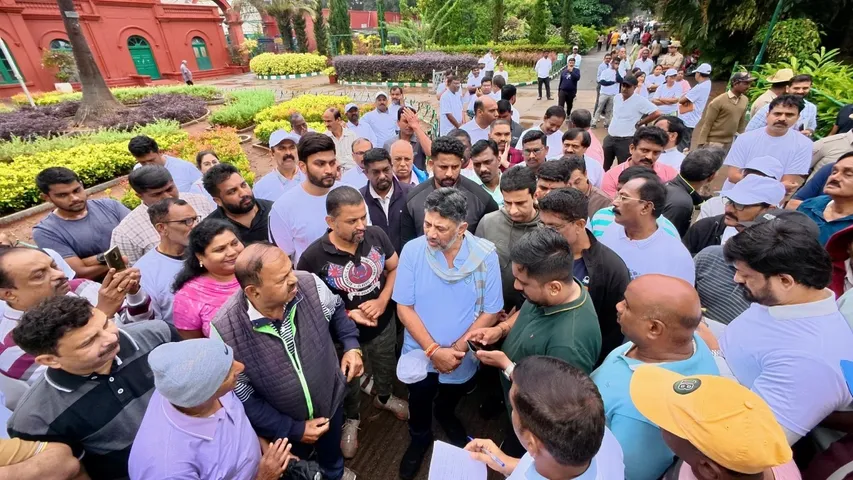 DK SHIVAKUMAR VISITS LALBAGH