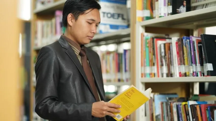 Free spoken English course to Islamic scholars