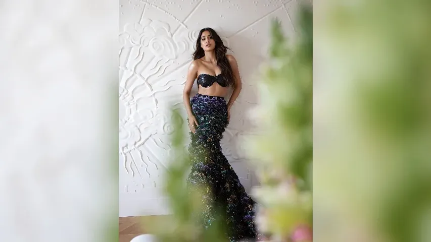 Janhvi Kapoor throws light on navigating Paparazzi culture as a woman