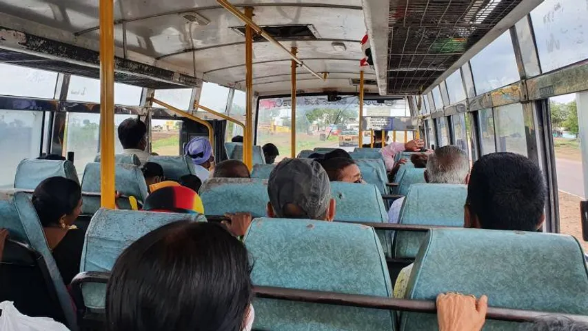 Bengaluru: Woman passenger pulled back onto bus by lady conductor