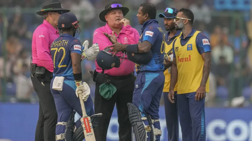 Angelo Mathews Discussed With Umpire  