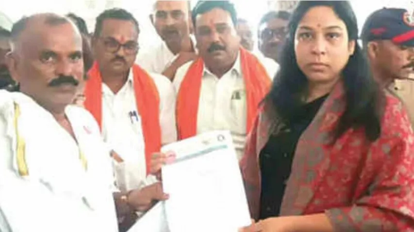 Farmers And Govt Officer 