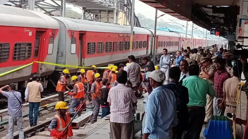 Charminar Express derail