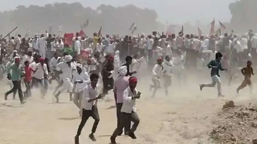 Stamped at Rahul Gandhi and Akhilesh Yadav rally