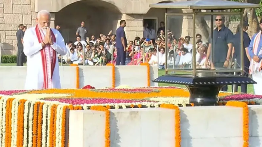 Modi at rajghat