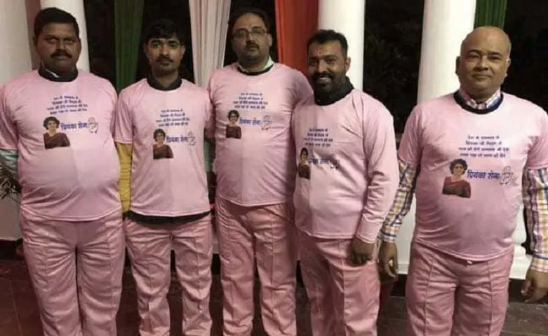 ପିଙ୍କ୍‌ ଡ୍ରେସ୍‌ କୋଡ୍‌ରେ ‘ପ୍ରିୟଙ୍କା ସେନା’