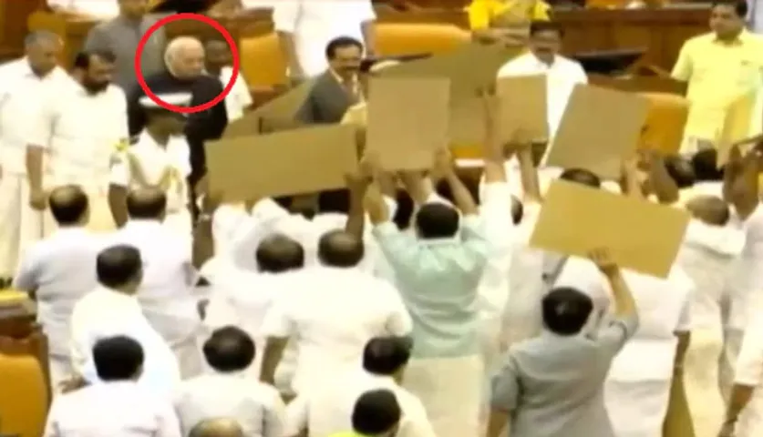 କେରଳ: ‘ଗୋ ବ୍ୟାକ୍‌’ ନାରା ଦେଇ ରାଜ୍ୟପାଳଙ୍କୁ କୁହାଇ ଦେଲେନି ବିରୋଧୀ