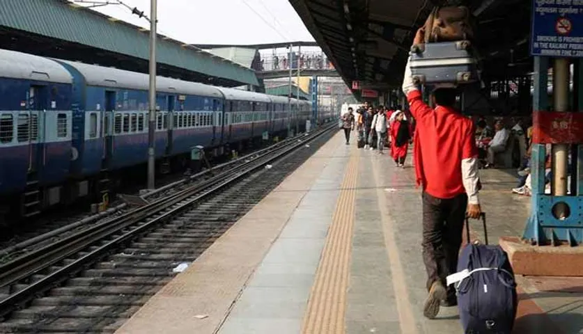 ଆରପିଏଫ୍‌ ମୁଖ୍ୟଙ୍କୁ ପାଠ ପଢ଼ାଇଲା ଇ-ଟିକେଟ୍‌ ରାକେଟ୍‌ର ମାଷ୍ଟରମାଇଣ୍ଡ