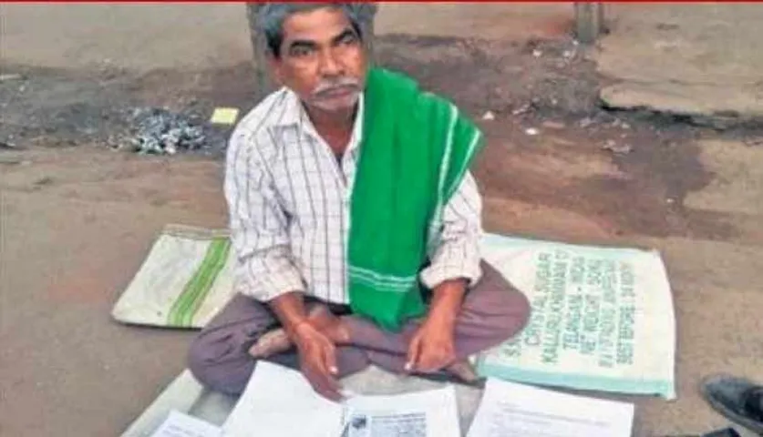 କରୋନା ସଂପର୍କରେ ସଚେତନ କରୁଛନ୍ତି ଓଡ଼ିଶାର ଏହି ଫଳ ବେପାରୀ