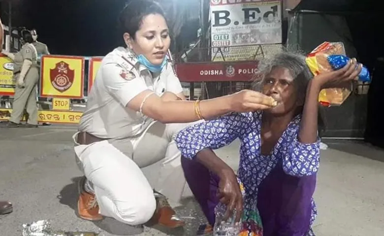 ଲକ୍‌ଡାଉନ୍‌ରେ ଜୀବନ: ହୃଦୟ ଜିତିଲେ ଏସ୍‌ଆଇ ବର୍ଷା ମହାନ୍ତି