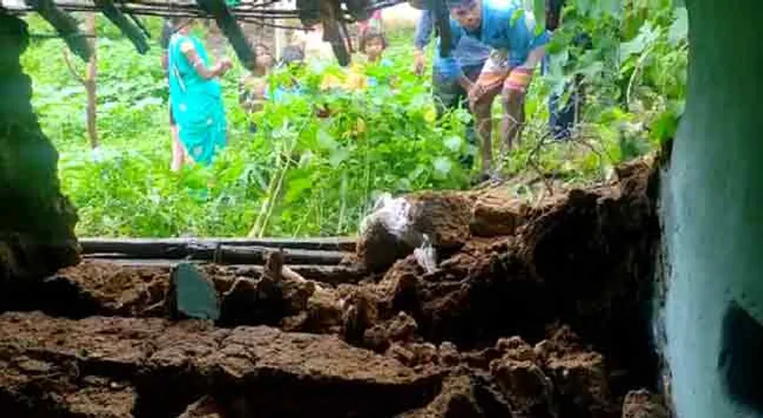 କାନ୍ଥ ତଳେ ଚାପି ହୋଇଗଲେ ବୃଦ୍ଧ