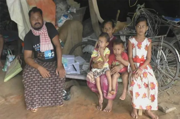 ପଲିଥିନ୍‌ ତଳେ କଟୁଛି ଜୀବନ