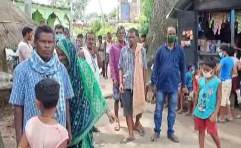 ୪ ଦିନ ହେଲାଣି ଗାଁ ଦାଣ୍ଡରେ ପଡ଼ିଛି ମା’ ଝିଅଙ୍କ ମୃତଦେହ