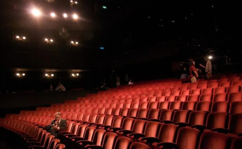 ସିନେମା ହଲରେ ବାହାର ଖାଦ୍ୟକୁ ଅନୁମତି ନେଇ କ’ଣ କହିଲେ ସୁପ୍ରିମକୋର୍ଟ