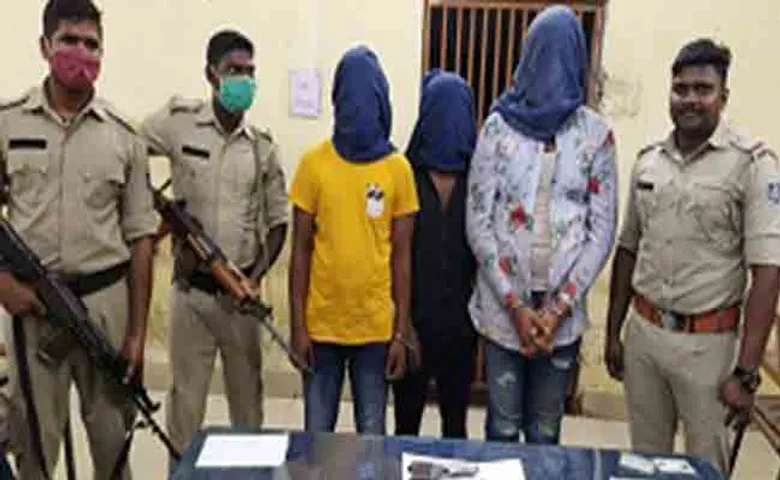 ବନ୍ଧୁକ ମୁନରେ ଲୁଟୁଥିଲେ, ଧରା ପଡ଼ିଗଲେ