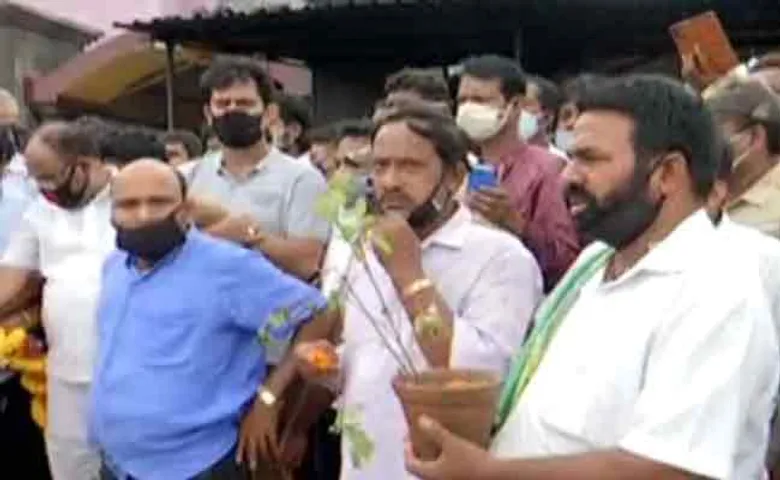 ମନ୍ତ୍ରୀ, ବିଧାୟକ ଉଲ୍ଲଂଘନ କଲେ କୋଭିଡ୍-୧୯ ନିୟମ, ଥାନାରେ ଅଭିଯୋଗ